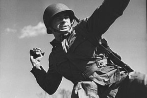 grenade_paratrooper_1943_700